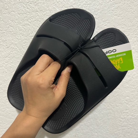 OOFOS SLIDES - Picture 4 of 5